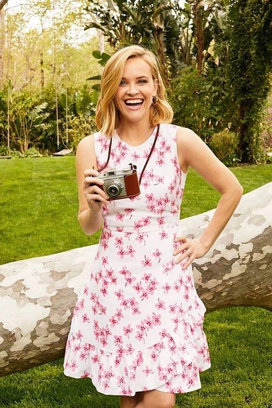 Reese Witherspoon suknelės/Socialinių tinklų nuotr.