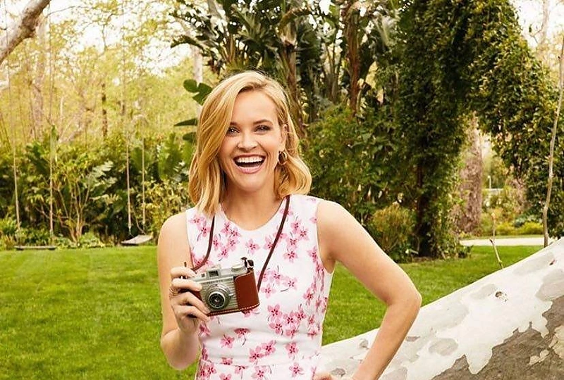 Reese Witherspoon suknelės/Socialinių tinklų nuotr.