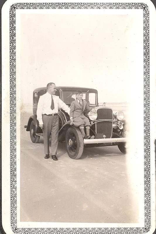 Stanley Balzekas vaikysteje su tėvu / Asmeninio albumo nuotr.