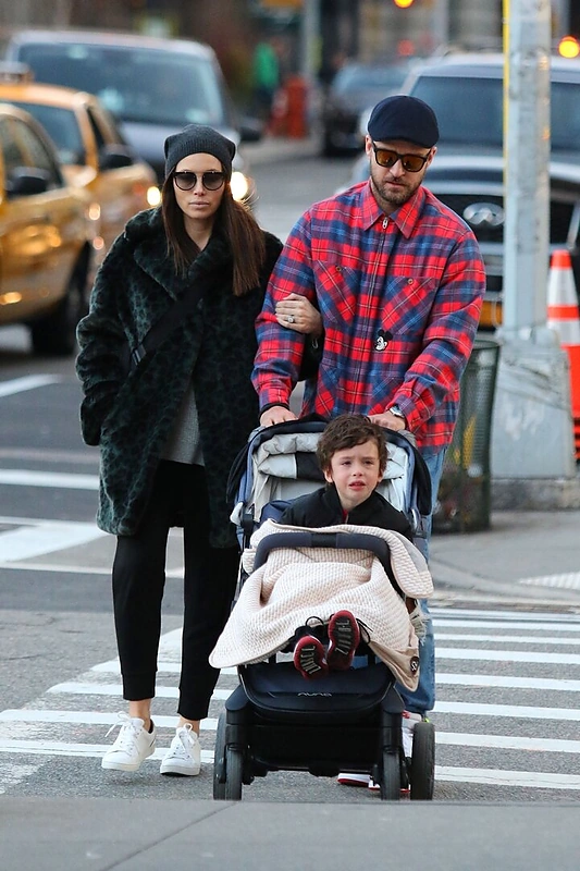 Justinas Timberlake'as su žmona ir sūnumi / Vida Press nuotr.