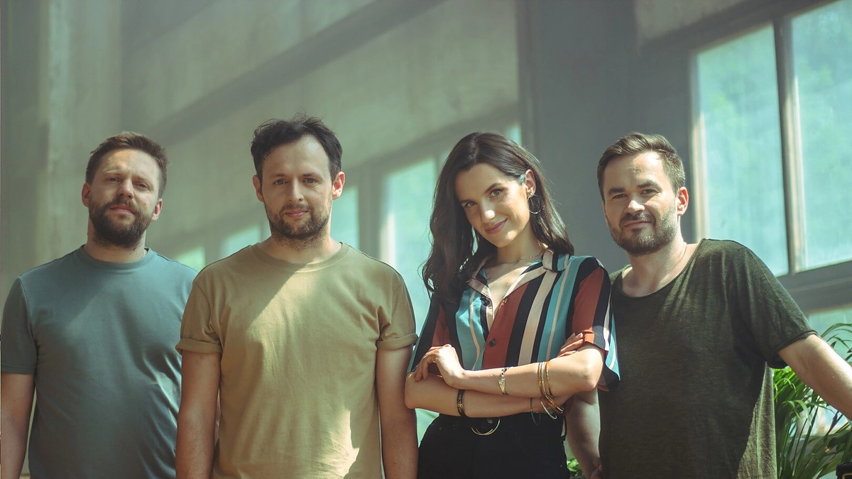 Grupė „Sisters Of Wire“