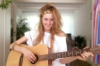 Atlikėja R.Daujotaitė 10 metų buvo priklausoma nuo narkotikų: „nekalta“ pradžia ir naivus pasiteisinimas