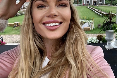 Solveiga Mykolaitytė su sužadėtiniu Mantu Rimdeika ir jo dukrele lankė Pakruojo dvarą / Asmeninio archyvo nuotr.