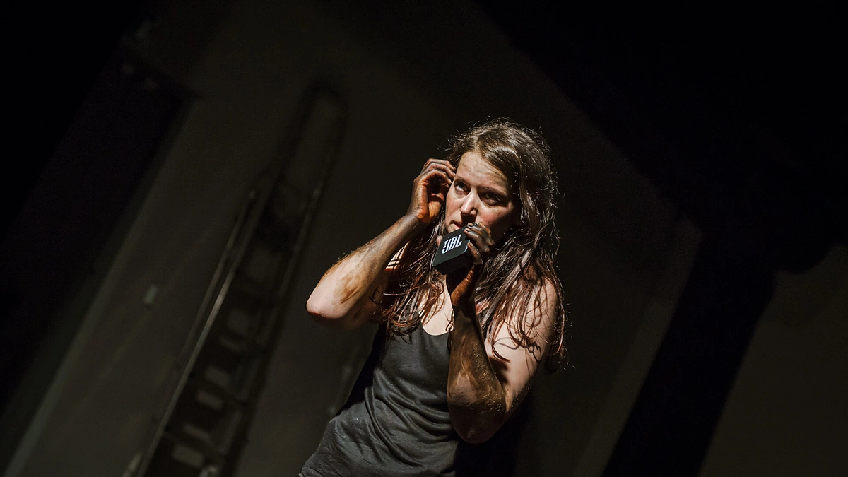 Akimirka iš performanso „Atvanga I“