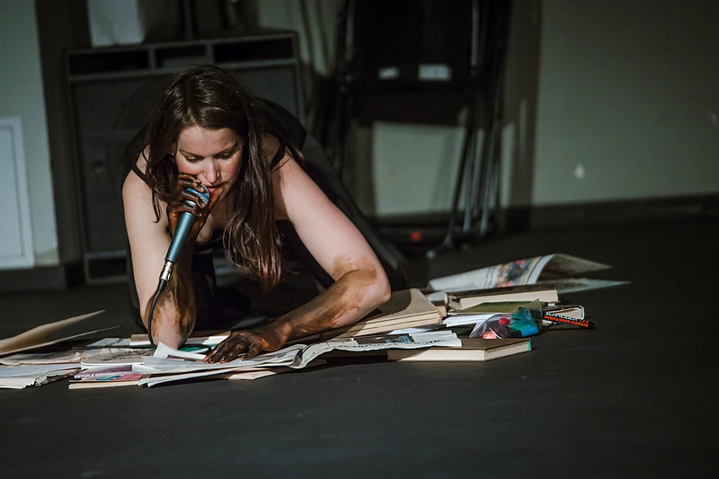 Akimirka iš performanso „Atvanga I“