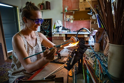 „CraftsmenOnTheRoad“ juvelyriką kurianti Jurga Alminaitė / Gedmanto Kropio nuotr.