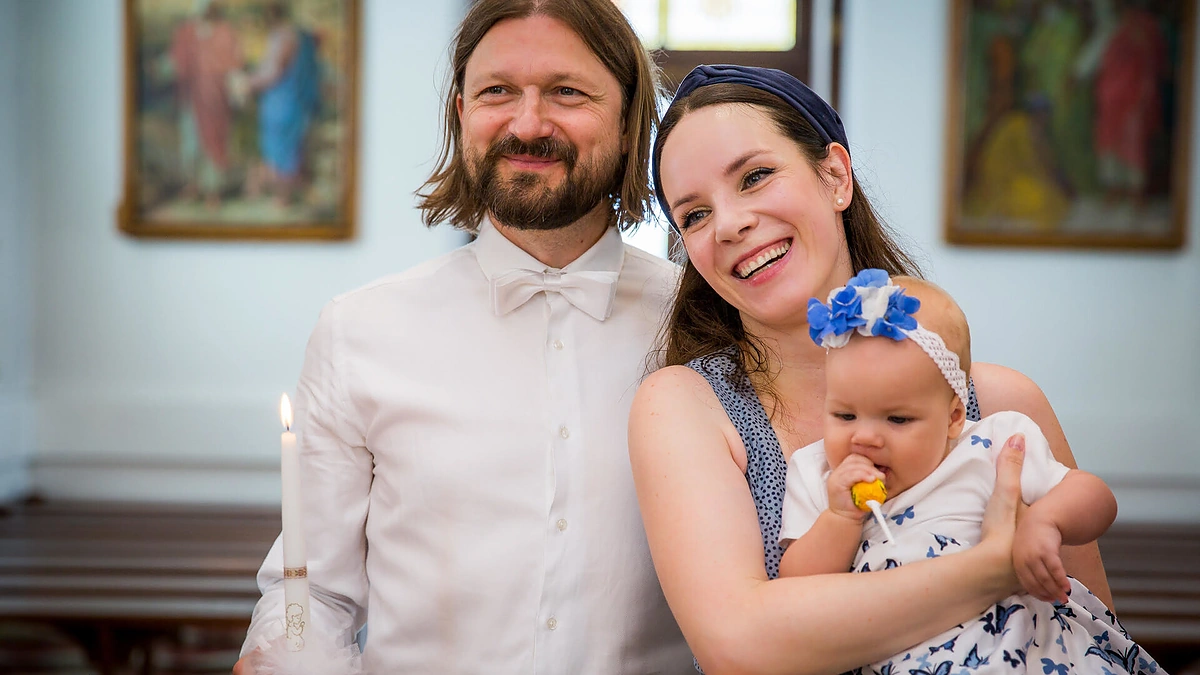 Valdos Bičkutės ir Mindaugo Valiuko dukters Marijos krikštynų akimirka/ Sigos Gailiuvienės nuotr.