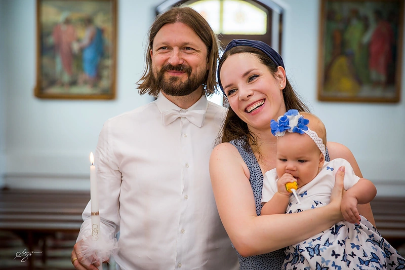 Valdos Bičkutės ir Mindaugo Valiuko dukters Marijos krikštynų akimirka/ Sigos Gailiuvienės nuotr.