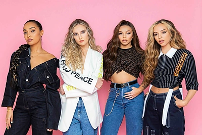 Su „Spice Girls“ lyginama grupė „Little Mix“ naujame klipe „Holiday“ virto undinėmis