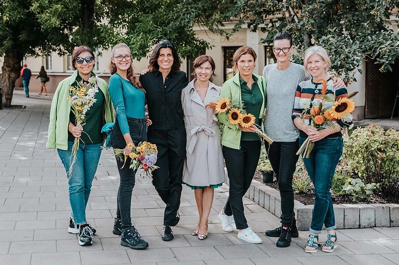 Renata Mikailionytė pristatė naujos kolekcijos „Miesto sodinininkas“ įkvėptus Rūdninkų skvero rožynus