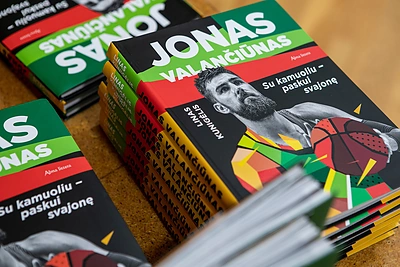 Lino Kunigėlio knygos „Jonas Valančiūnas. Su kamuoliu paskui svajonę" pristatymas / Pauliaus Peleckio / „ŽMONĖS Foto" nuotr.