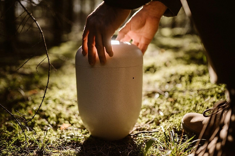 Vaida Ribinskaitė su seserimi įkūrė projektą „Balta drobulė“ / „Joana Burn Photography“ nuotr.