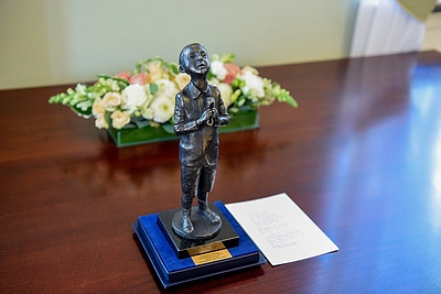 Prancūzijos ir Lietuvos pirmosios poros apsikeitė dovanomis / Roberto Dačkaus / LR prezidento kanceliarijos nuotr.