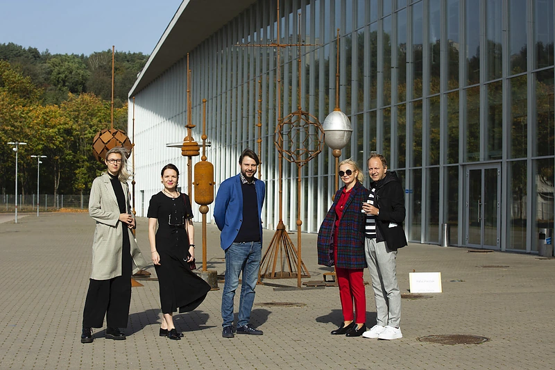 Irmantas Norkus (dešinėje), Žaneta Norkienė, Rafalas Piesliakas, Sonata Baliuckaitė ir galerijos AV17 atstovė Agnė Mackevičiūtė