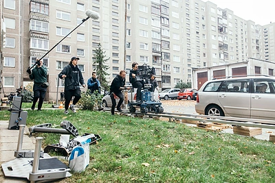Sauliaus Baradinsko filmo „Techno, mama“ filmavimas Justiniškėse / Irmanto Gelūno / „ŽMONĖS Foto“ nuotr.