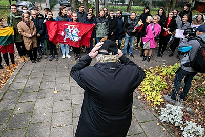 Choro „Ąžuoliukas“ staigmena Vytautui Landsbergiui / Pauliaus Peleckio / „ŽMONĖS Foto“ nuotr.