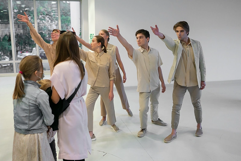 Menininkės Saulės Noreikaitės performansas „Sietys“ / Manto Repečkos nuotr.