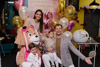 Nerijaus ir Agnės dukros Evos gimtadienio akimirkos
