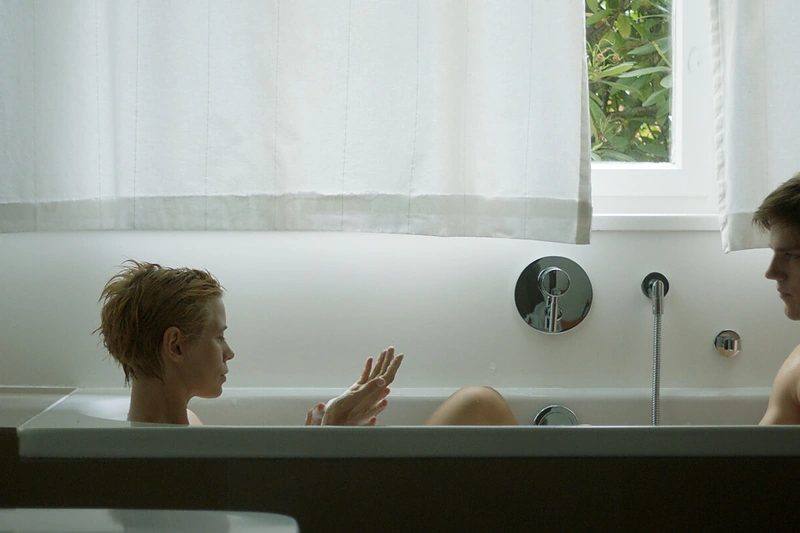 Kadras iš filmo „Žuvis, plaukianti prieš srovę“