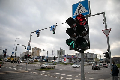 Dėl audros sutrikus elektros tiekimui valstybinės reikšmės keliuose neveikia devyni šviesoforai