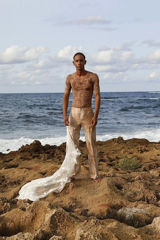 Lietuvių kūrėjos Gin Salemo kolekcija „Penelope“ iš perdirbtų vestuvinių suknelių.