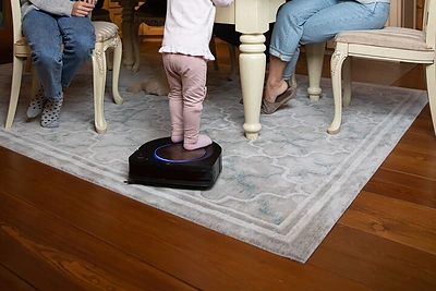 Robertas Javtokas su šeima / Projekto partnerio nuotr.