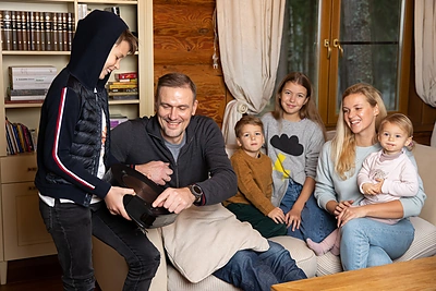 Robertas Javtokas su šeima / Projekto partnerio nuotr.