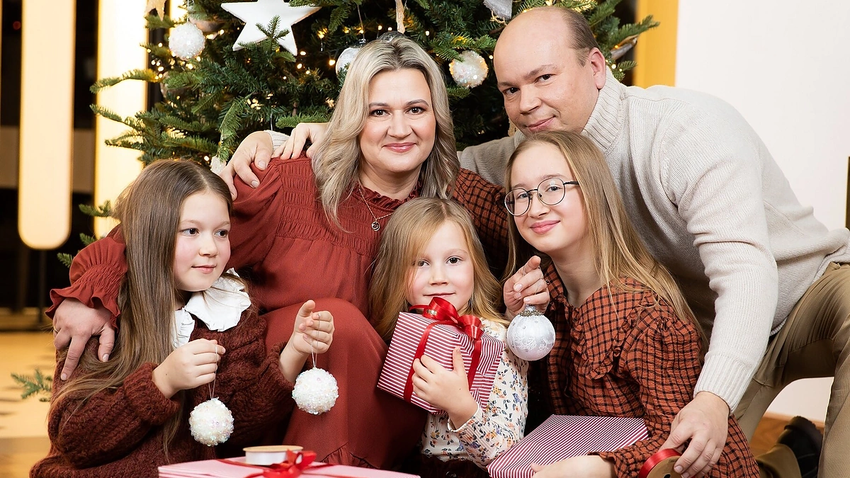 Maksimas ir Jelena Bakanovai su dukromis / Gretos Skaraitienės nuotr.