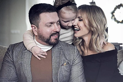 Katažina ir Deivydas Zvonkai su dukra / Viktorijos Kuhlins nuotr.