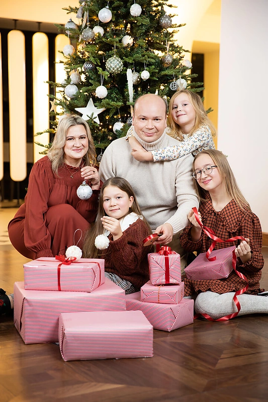 Maksimas ir Jelena Bakanovai su dukromis / Gretos Skaraitienės nuotr.