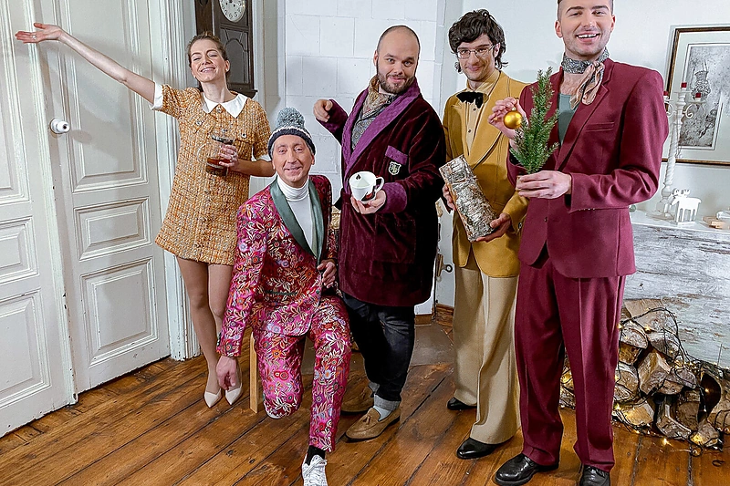Sakalo Uždavinio ir grupės B2 Kalėdų atvirukas „Elfų magija“ / Stop kadras