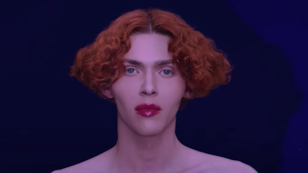 Sophie Xeon / Stop kadras