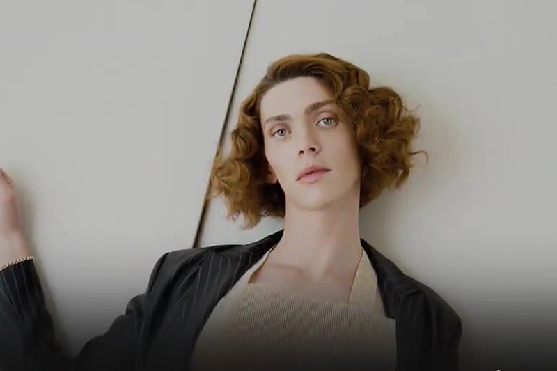 Sophie Xeon / Stop kadras