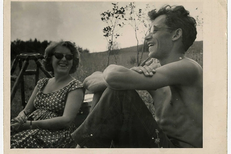 Jonas Gricius su būsima žmona Dalia pradėjo draugauti filmuojant „Kanonadą“, kaip prisimena operatoriaus žmona – be gėlių, be pasimatymų, 1961 m. / Algimanto Mockaus nuotr.