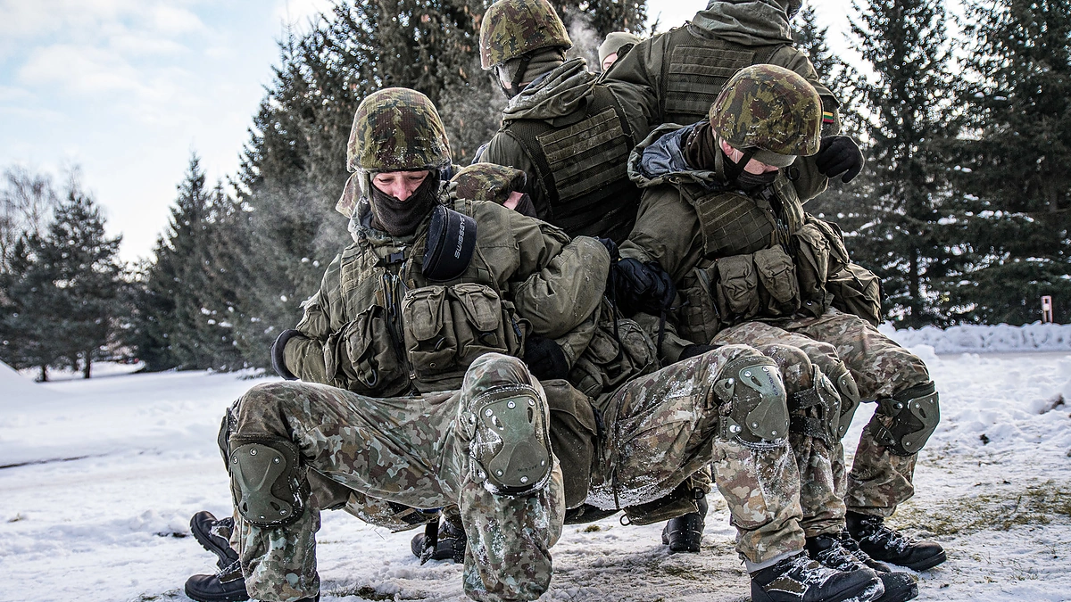 Šauktiniai įveikė „Inžinieriaus taką“ / Vyr. eil. Ž.Ruseckaitės nuotr.