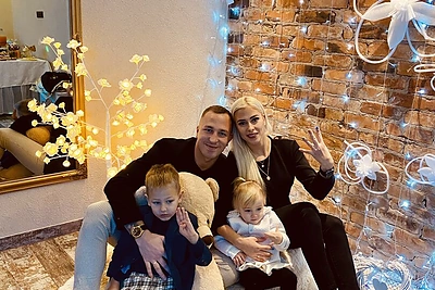 Karolis Akulavičius su šeima / Asmeninio albumo nuotr.