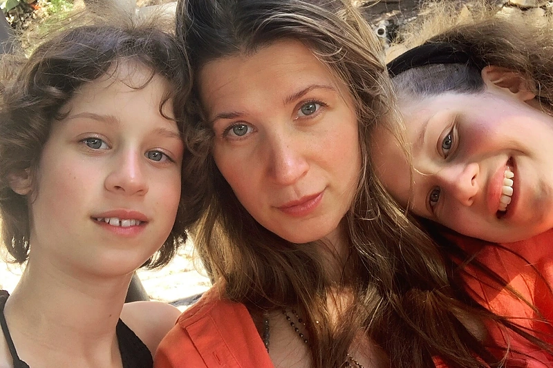 Eglė Kislovski su dukromis / Asmeninio albumo nuotr.