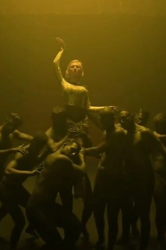 Elena Tsagrinou / Stop kadras