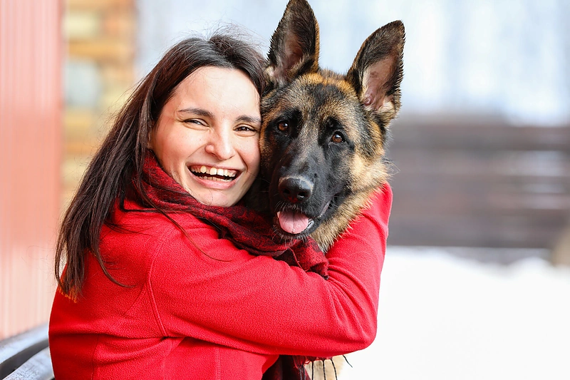 Ajana Lolat su vokiečių avigane Mulan