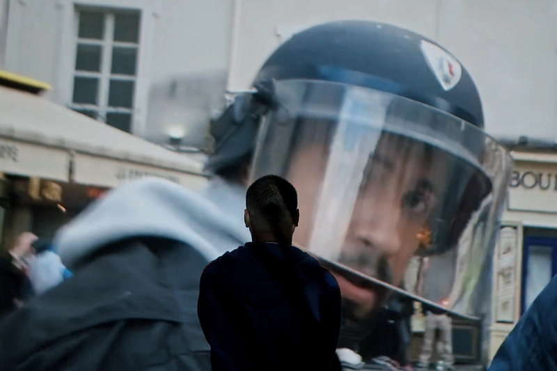 Kadras iš filmo „Smurto monopolis“