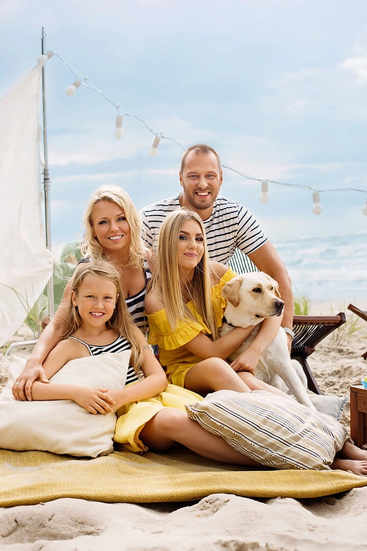 Violeta ir Vilius Tarasovai su dukromis / Tomo Kaunecko nuotr.