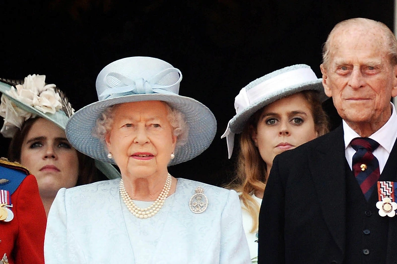Princesės Eugenie ir Beatrice su karaliene Elizabeth II ir princu Philipu / „Vida Press“ nuotr.
