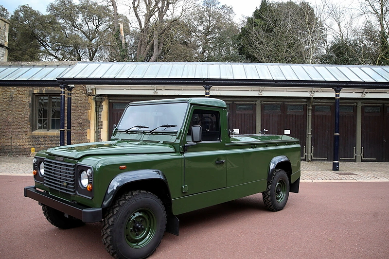 Princo Philipo palaikus į paskutinę kelionę veš „Land Rover“ katafalkas