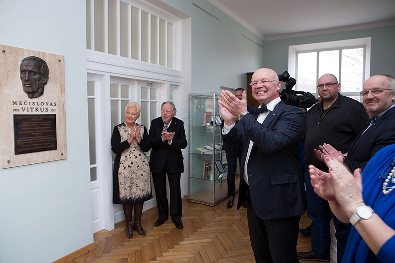 Šviesaus atminimo gydytojo Mečislovo Vitkaus, chirurgo Kęstučio Vitkaus tėvo, bareljefo atidengimo ceremonija Vilniaus Universiteto Medicinos fakultete / K.Vanago nuotr.