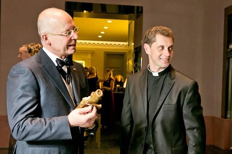 Prof.K.Vitkus ir kunigas Ričardas Doveika