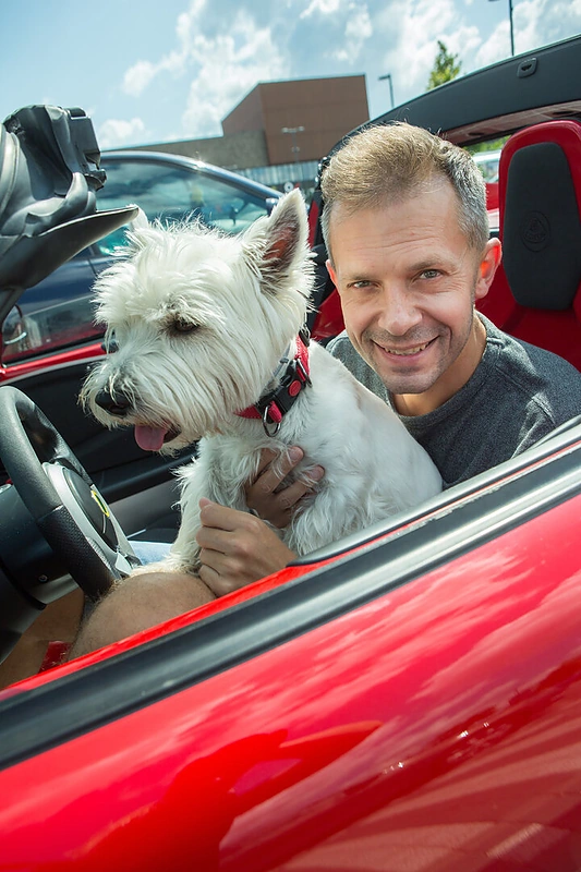Andrius Tapinas savo automobilyje „Lotus Elise“ / Gretos Skaraitienės nuotr.