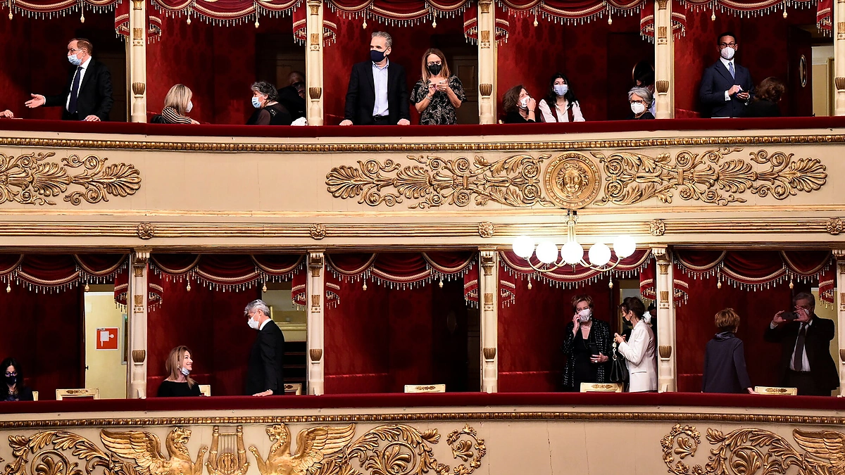 Milano „La Scala“ vėl atvėrė duris