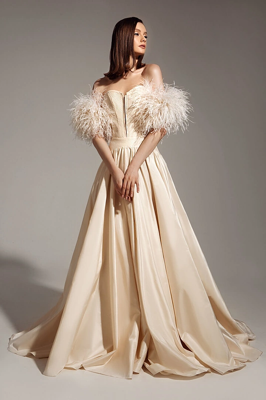 Raimondos Silės suknelių kolekcija / Natalios Koinovos nuotr.