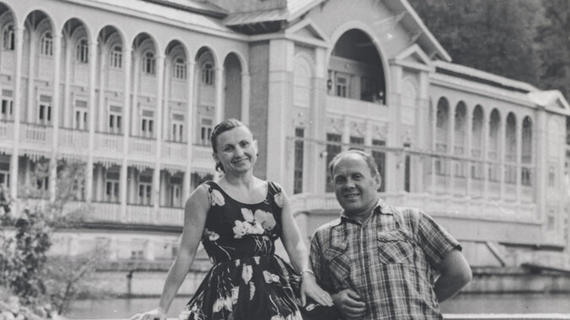 Reta poilsio akimirka. Jadvyga ir Jonas Ramanauskai, apie 1970-uosius / Variakojų cirko dinastijos archyvo nuotrauka