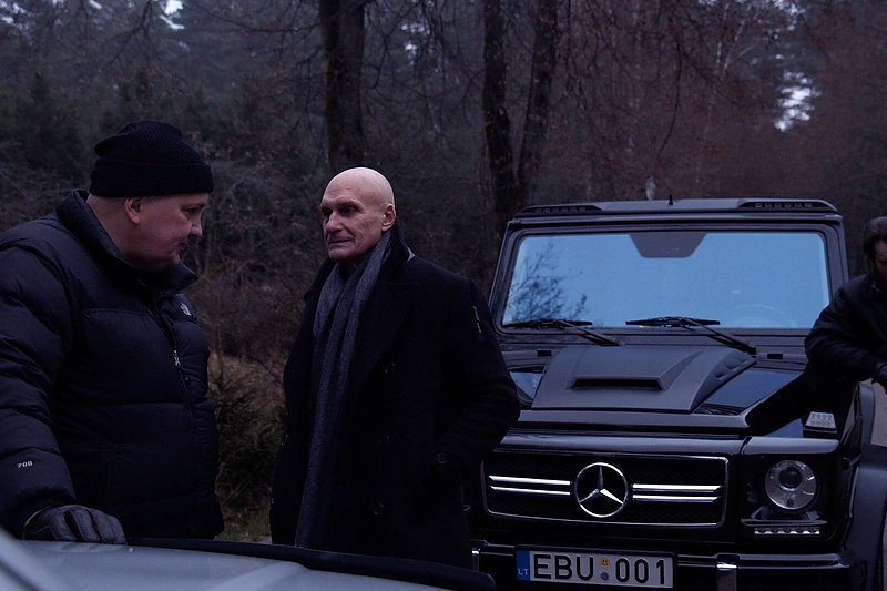 Serialo „Prakeikti“ kadras